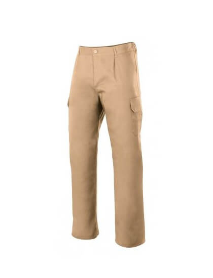 Pantalón industrial multibolsillos con botón y cremallera en color beige/marrón.