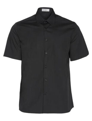 Camisa de señor de manga corta con cuello camisero en negro.