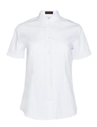 Camisa o blusa de señora de manga corta con cuello mao en color blanco.